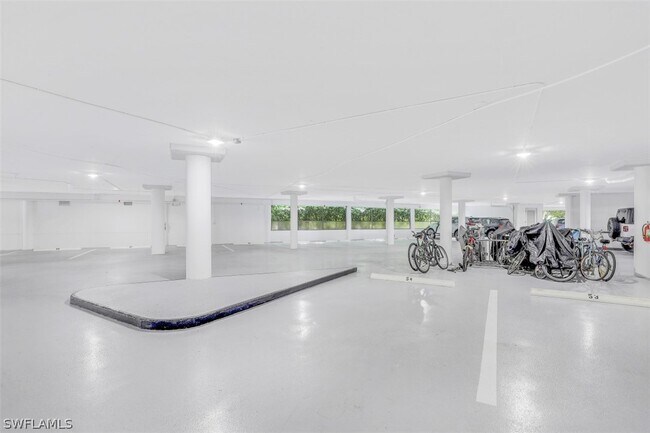 Building Photo - 4751 Gulf Shore Blvd N