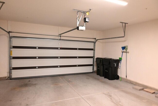 Building Photo - 1692 W Trapezoid Dr