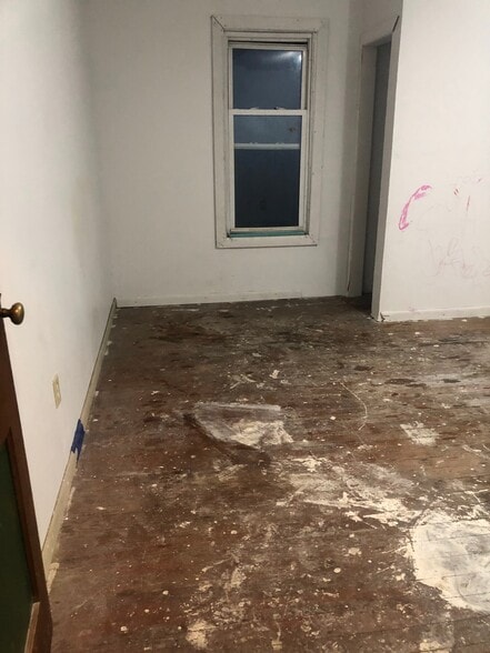 Building Photo - 327 E Stuart Ave