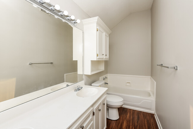 Building Photo - 205 Chestnut Dr