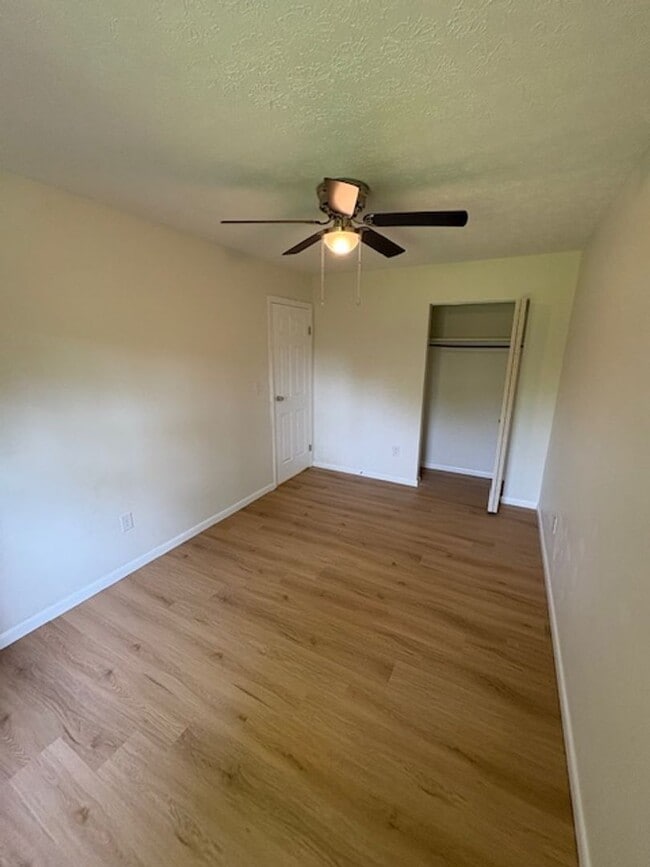 Building Photo - Newly Renovated 5 Bedroom in South Linden/...