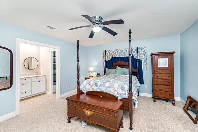 Building Photo - 3 Bedroom House Available off Jefferson Hwy