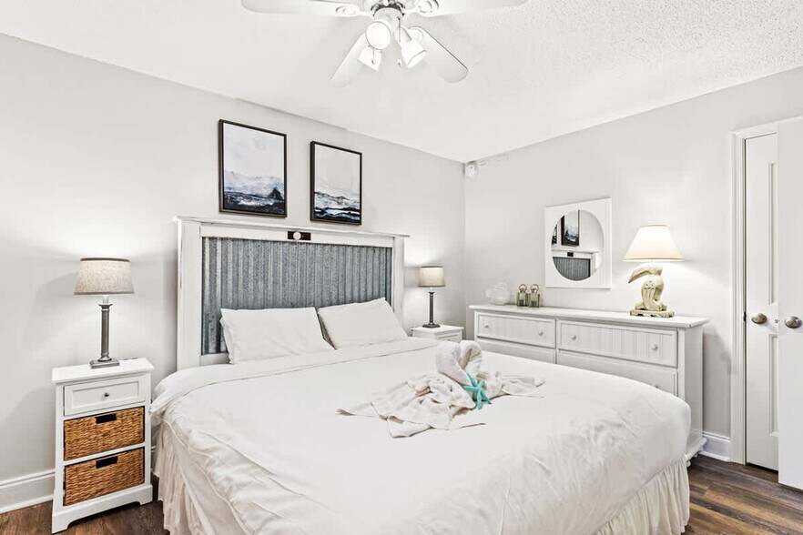 Building Photo - 8815 Thomas Dr