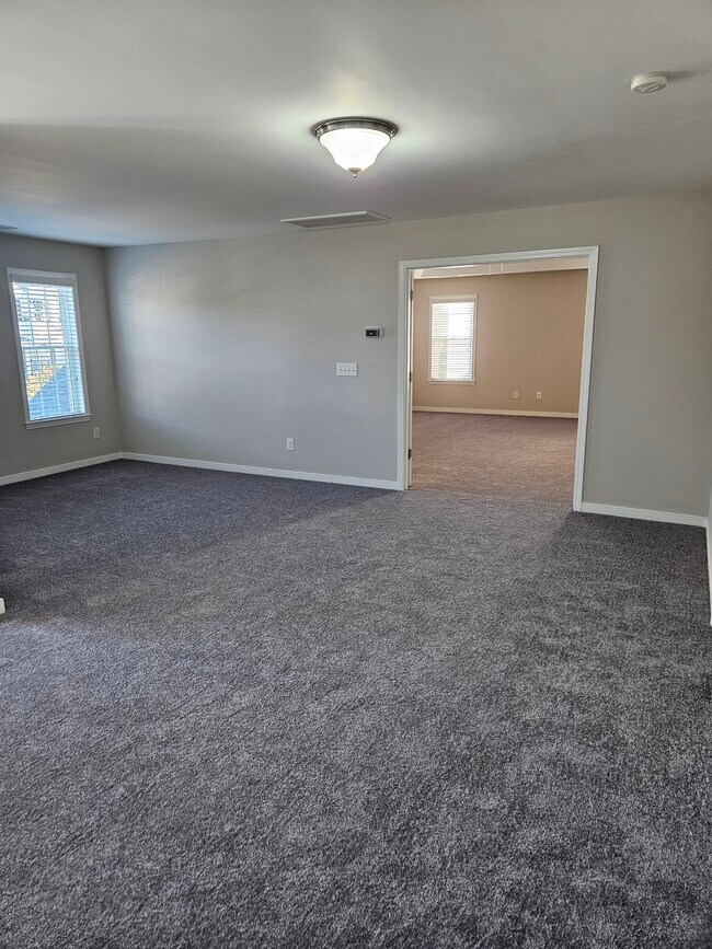 Building Photo - 919 Middle Ground Ave