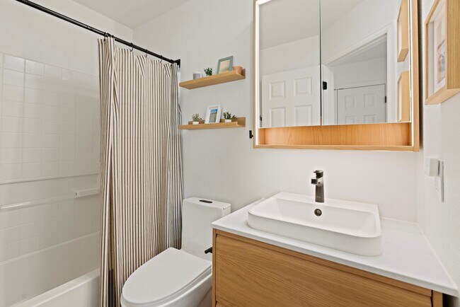 Building Photo - Central Park Prime Location Home - 3 Bed, 3 Bath, 2 Car Attached Garage