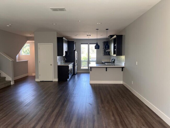 Building Photo - 1010 Mud Pie Ln