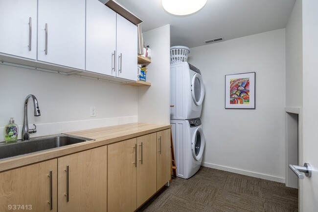 Building Photo - 209 N Prospect Ave