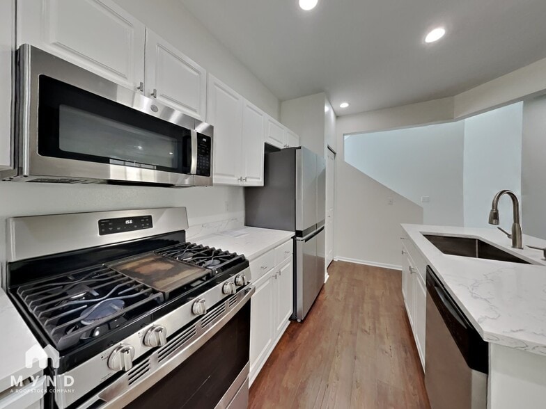 Building Photo - 17061 Parkside Way SE