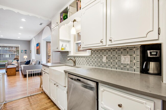 Building Photo - Beautifully Renovated Home in the Berkley ...