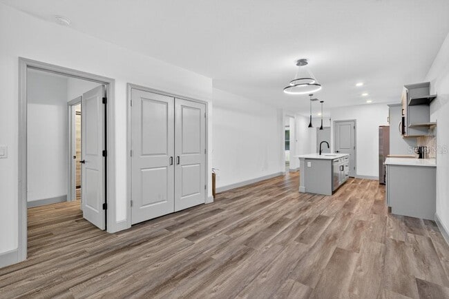 Building Photo - 2252 Fernwood St