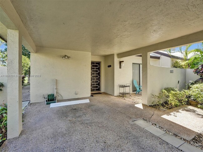 Building Photo - 8511 Casa Del Lago