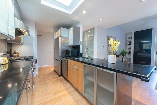 Building Photo - 1615 Hotel Cir S