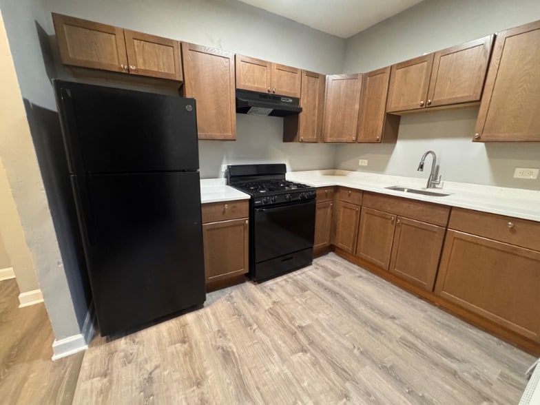 Building Photo - 5645-5657 W Washington Blvd