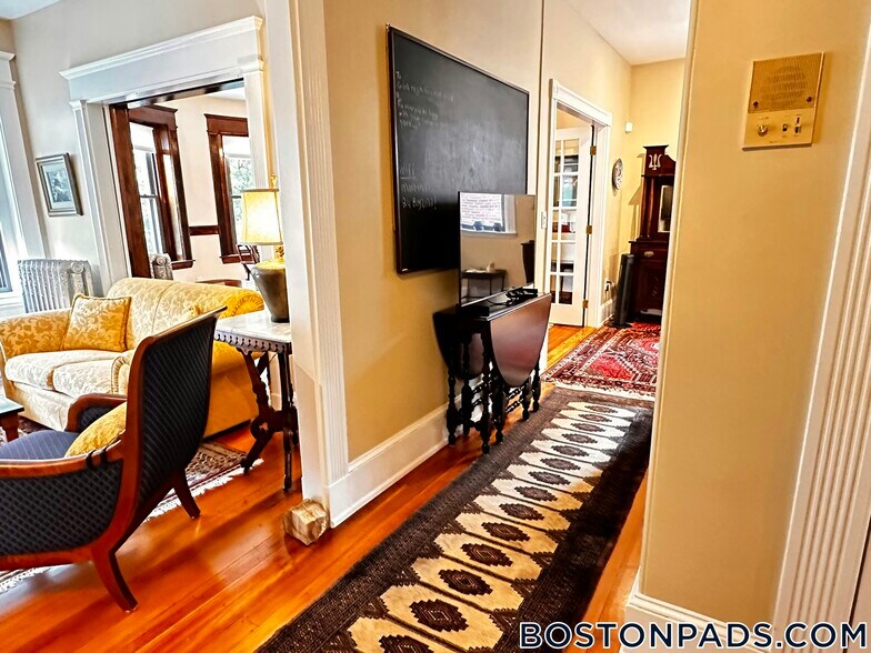 Building Photo - 24 Beaufort Rd