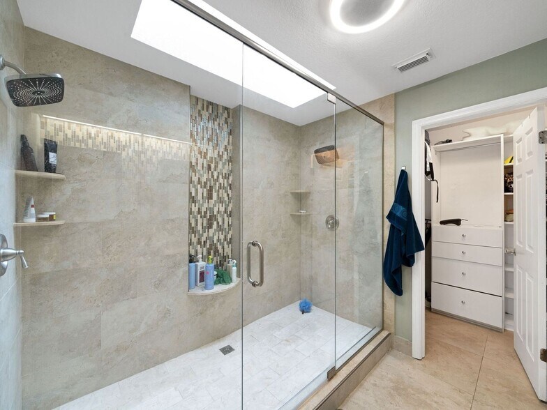 Building Photo - 2758 Waymeyer Dr