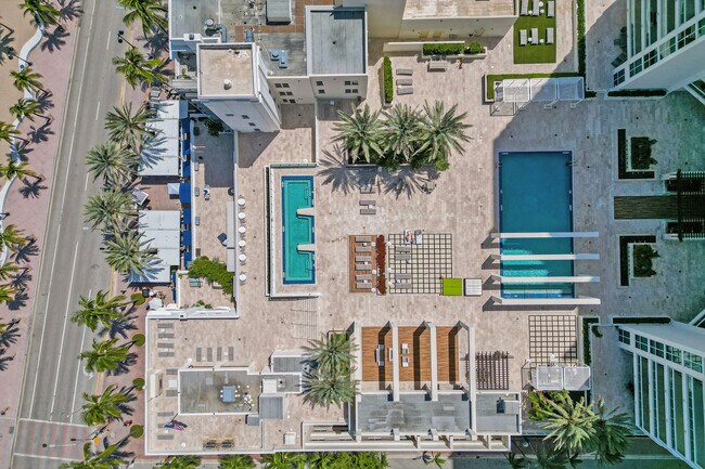 Building Photo - 101 S Fort Lauderdale Beach Blvd