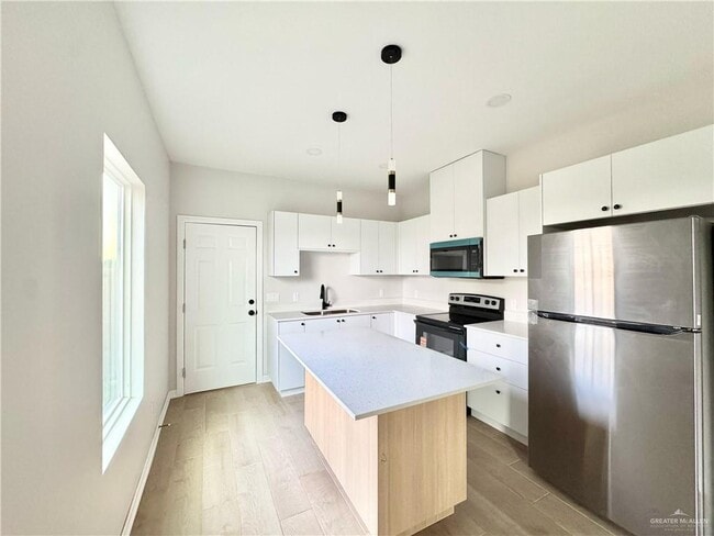 Building Photo - 12 Aryana N Ave