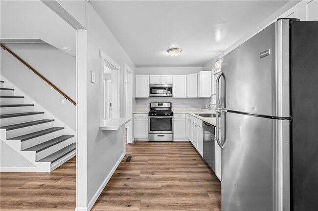 Building Photo - 574 S Sang Ave