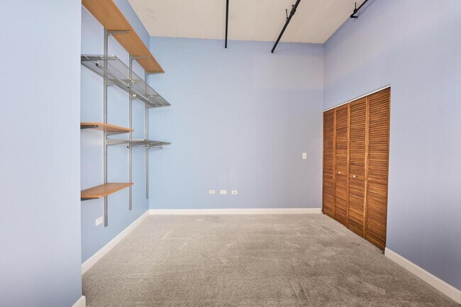 Building Photo - 221 E Cullerton St