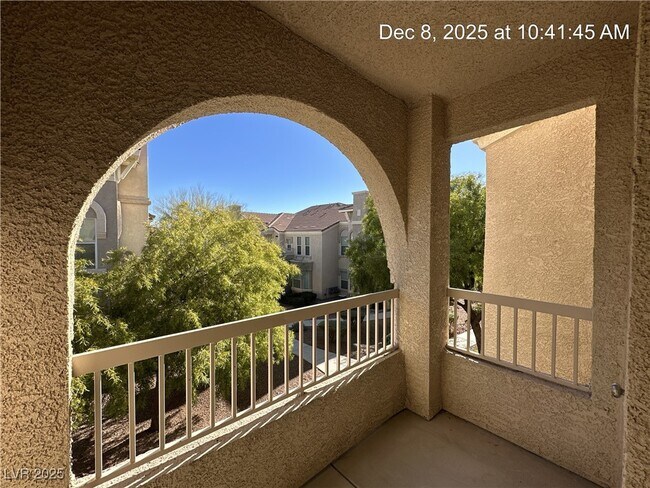 Building Photo - 10550 W Alexander Rd