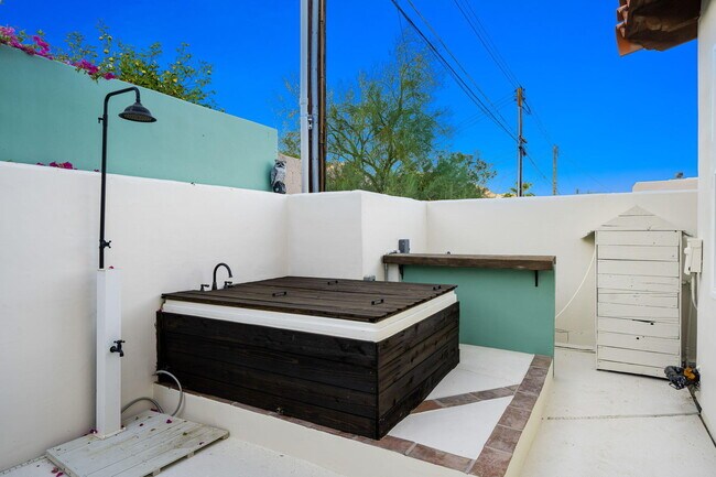 Building Photo - 53845 Avenida Cortez