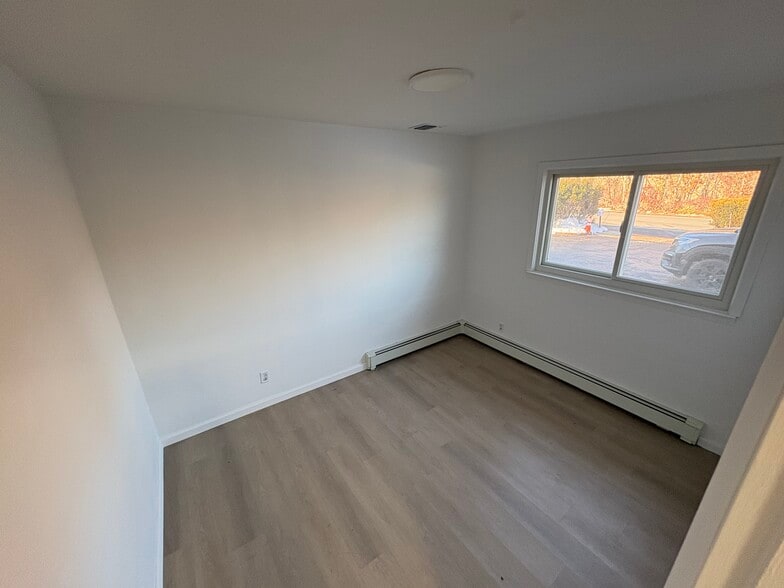 Building Photo - 5494 Express Dr S