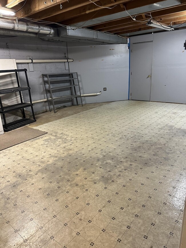 Building Photo - 18 Cedar Creek Ct