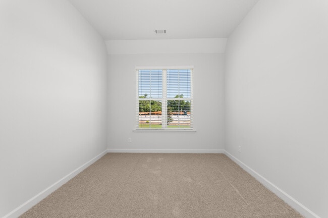Building Photo - 833 Montclair Pt