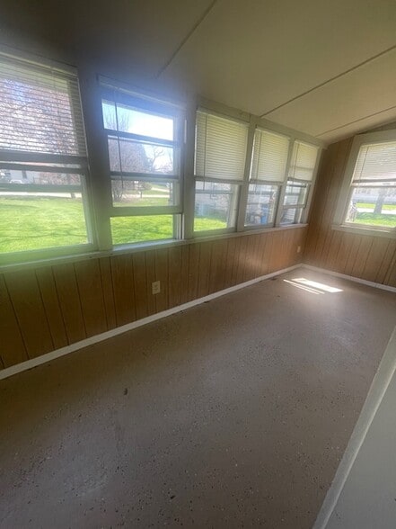 Building Photo - 136 S Lincoln Ave