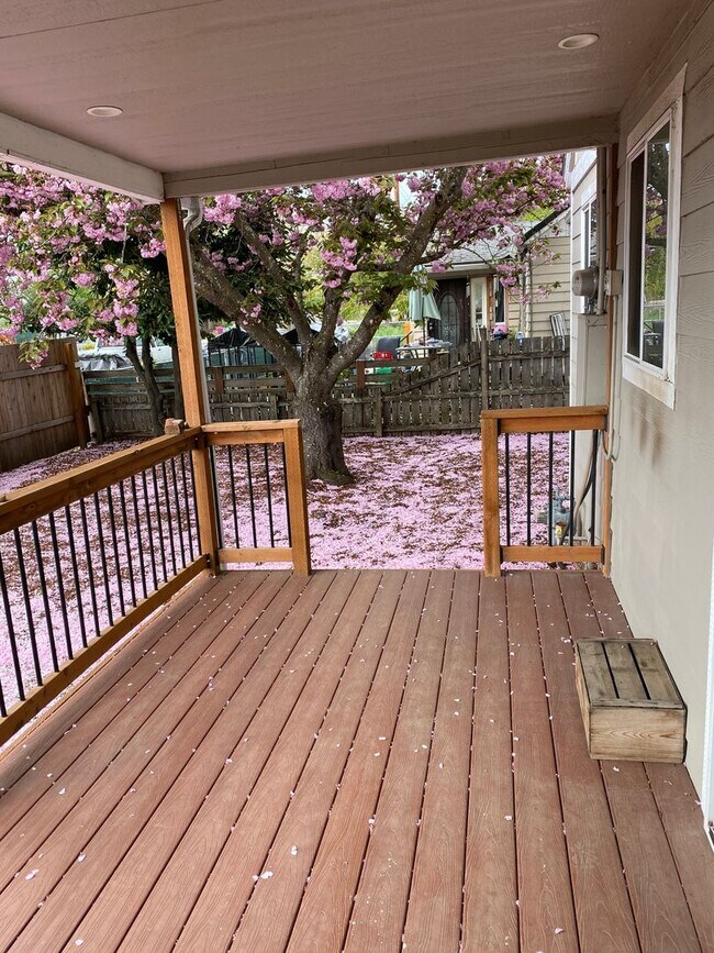 Building Photo - 20th St SE Duplex