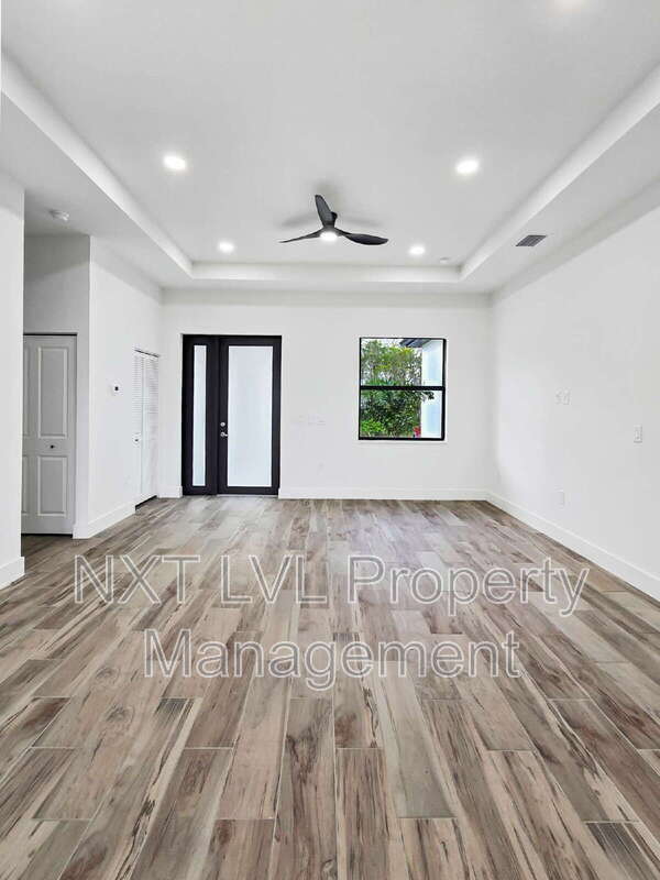 Building Photo - 4113 Kismet Pkwy W