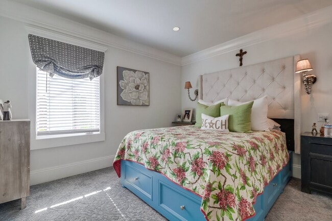 Building Photo - Furnished 2Bd/1Ba Apartment 2nd floor