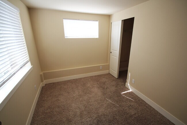 Building Photo - LUXURY 3 BED, 3 BATH SEATTLE TOWNHOME FOR RENT; AVAILABLE NOW!