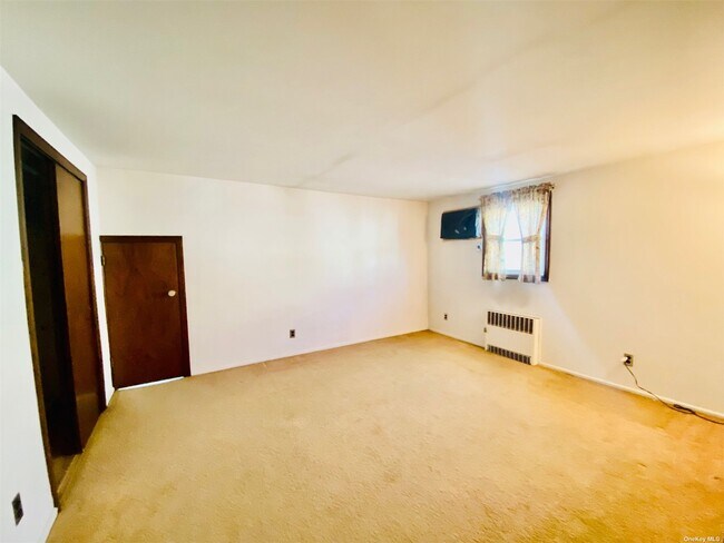 Building Photo - 80-47 Chevy Chase St