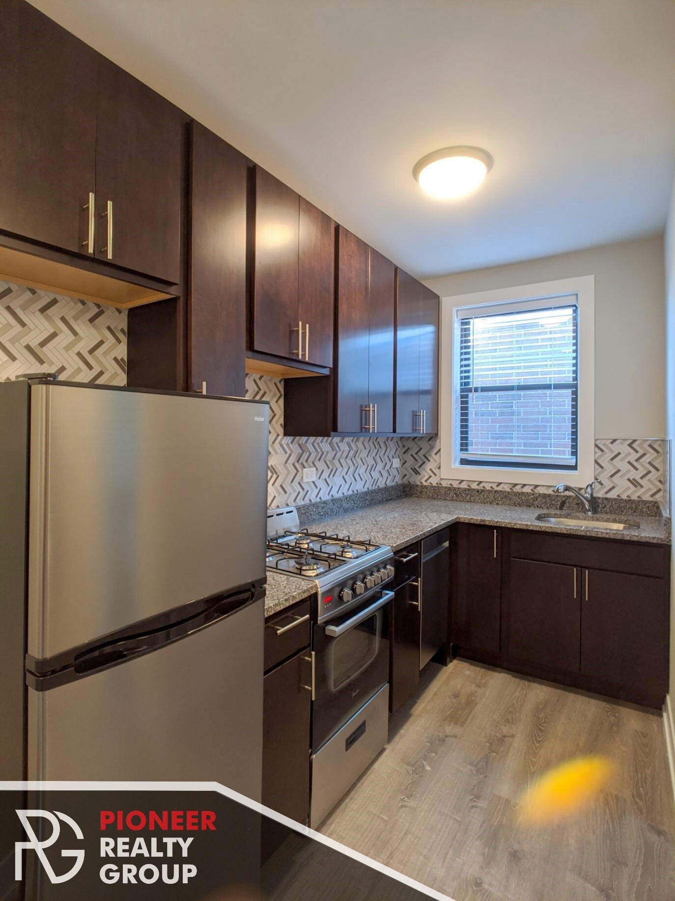 Building Photo - 437 W Belden