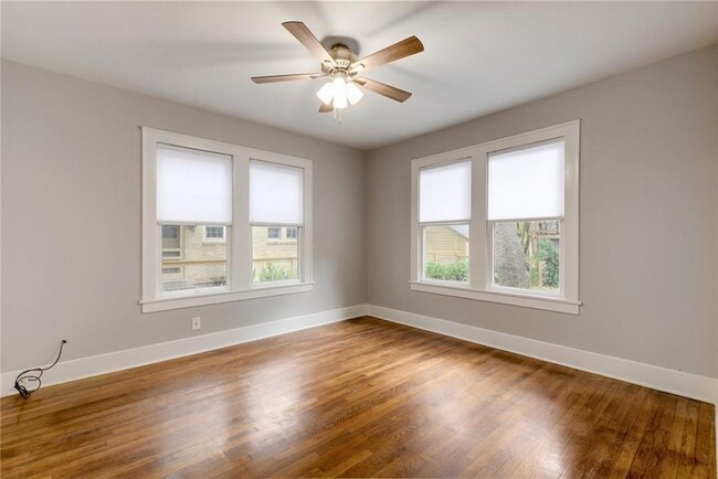 Building Photo - 705 W 35th St