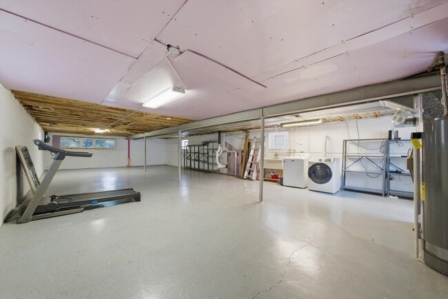 Building Photo - 3919 N Cumberland Ave