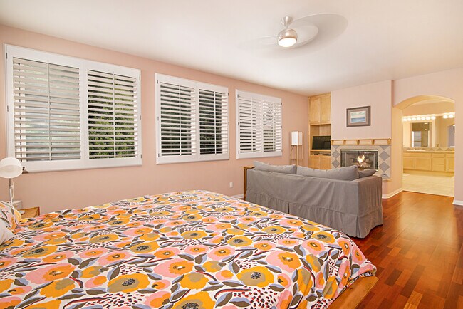 Building Photo - 14061 Mercado Dr