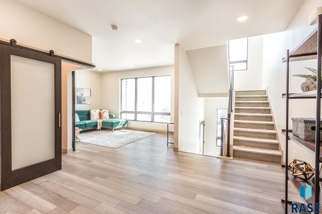 Building Photo - 2803 S Terry Ave