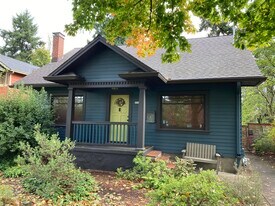 Building Photo - 5516 NE 32nd Pl