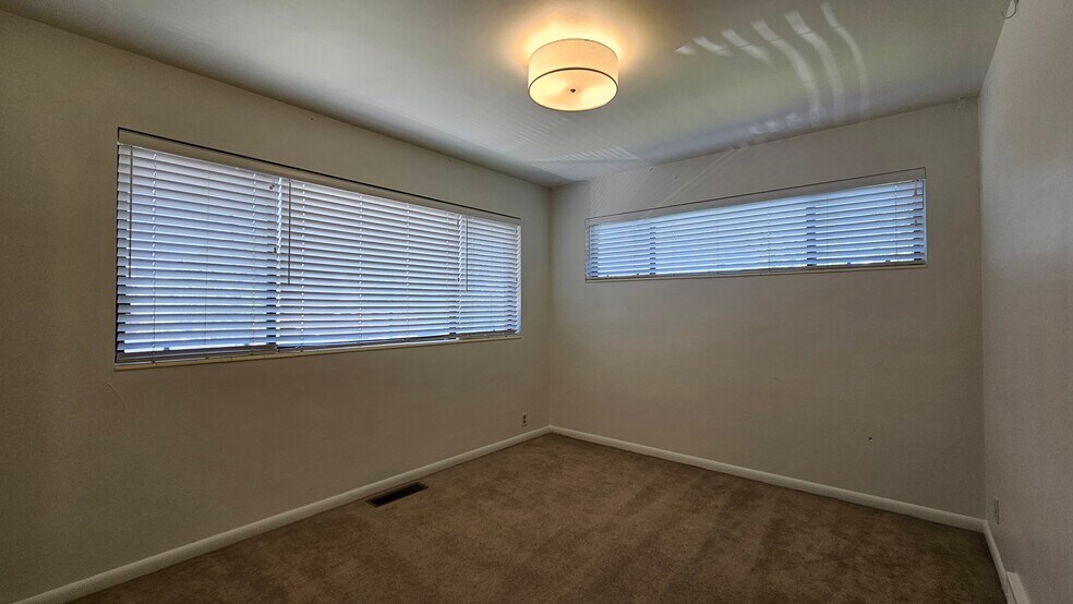 Building Photo - 728 W 800 S