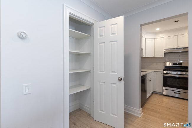 Building Photo - 13 Quincy Close