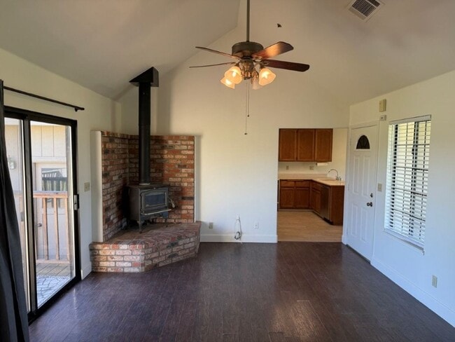 Building Photo - Unique 2 Bedroom Country Property Vacaville *Star Rentals