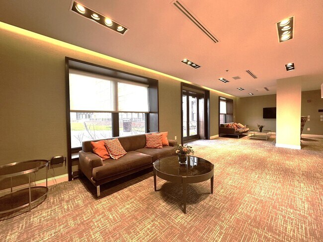 Building Photo - 102 Christopher Columbus Dr