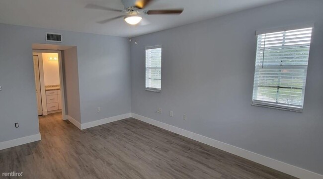 Building Photo - 2 br, 2 bath Condo - 140 SW 117th Ave # 1009