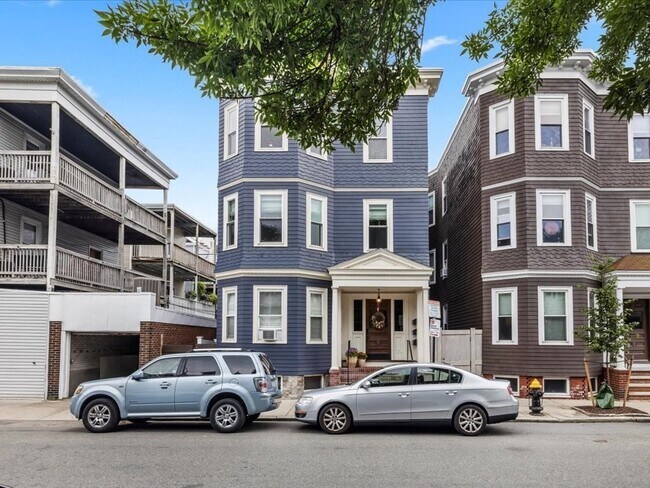 Building Photo - 640 E 8th St