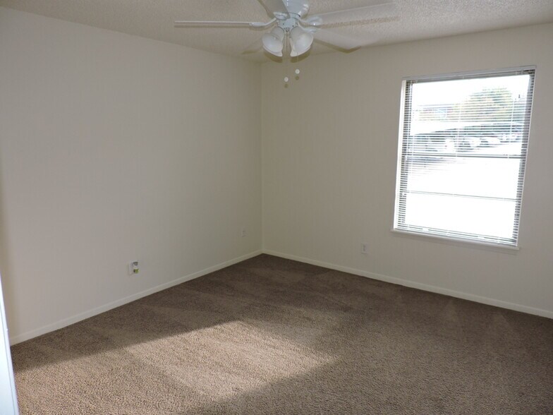 Building Photo - 3624 29th SW Ter