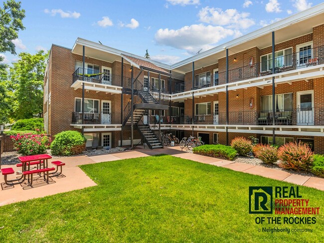 Building Photo - Charming 2 Bed, 1 Bath Condo in Prime Loca...