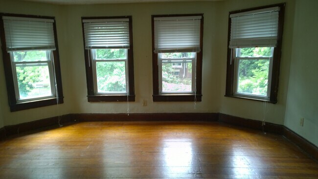 Building Photo - 612 N Washington St