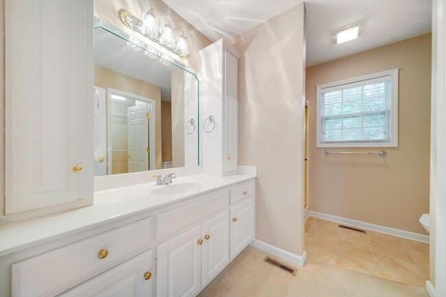 Building Photo - 133 Abbey Rd